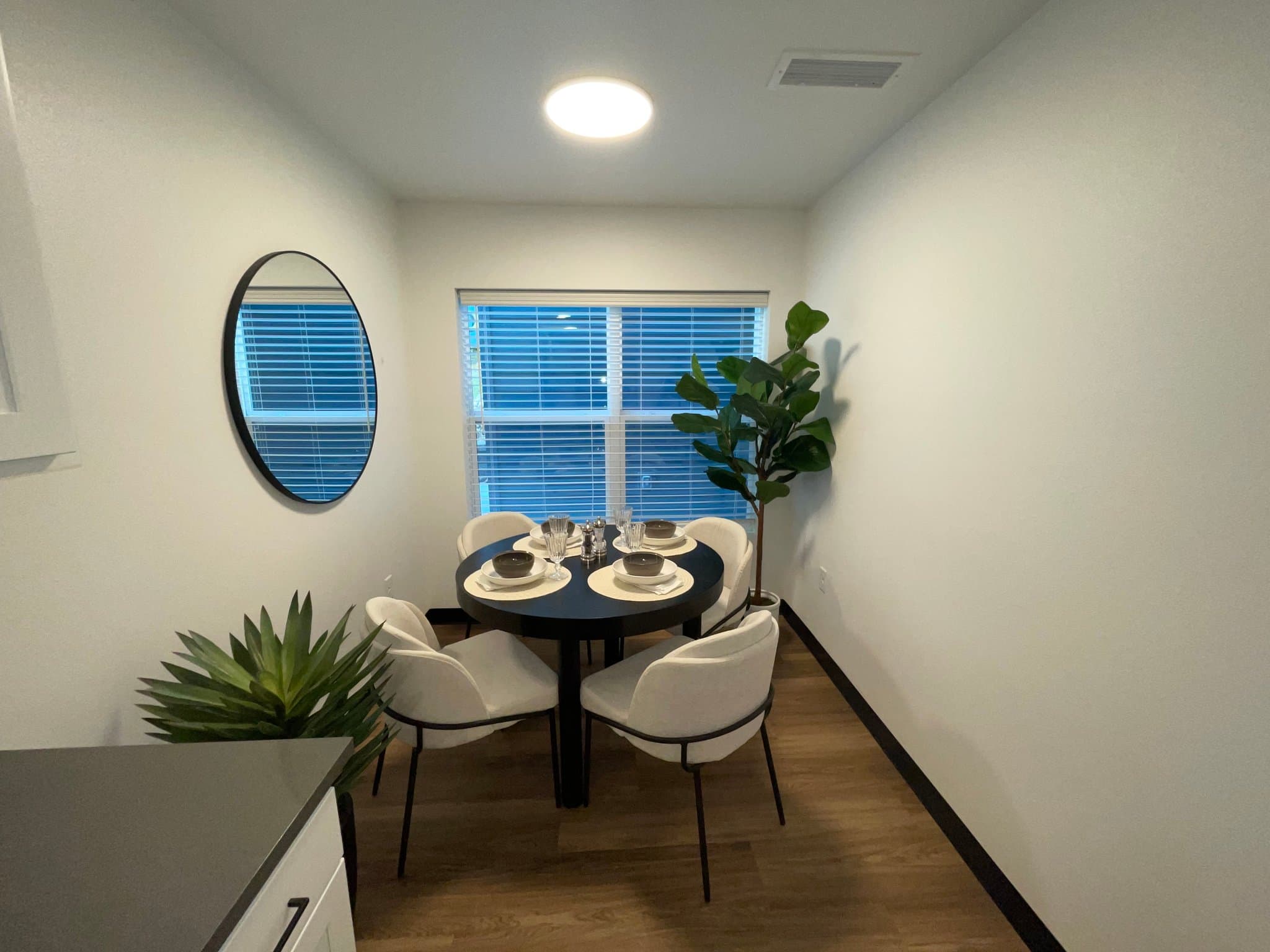 Springfield Apartment: 411 W Commercial