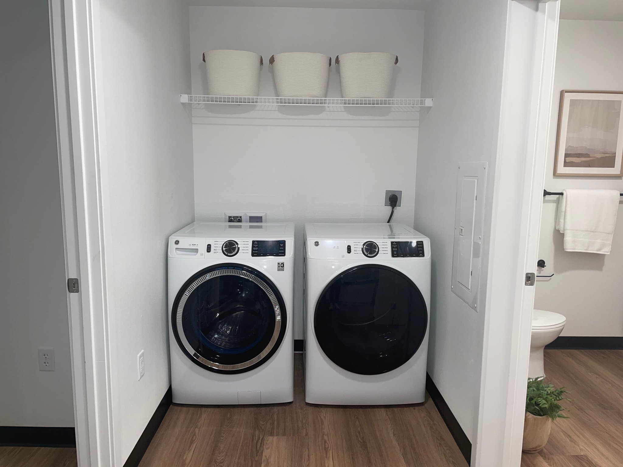 Springfield Apartment: 411 W Commercial