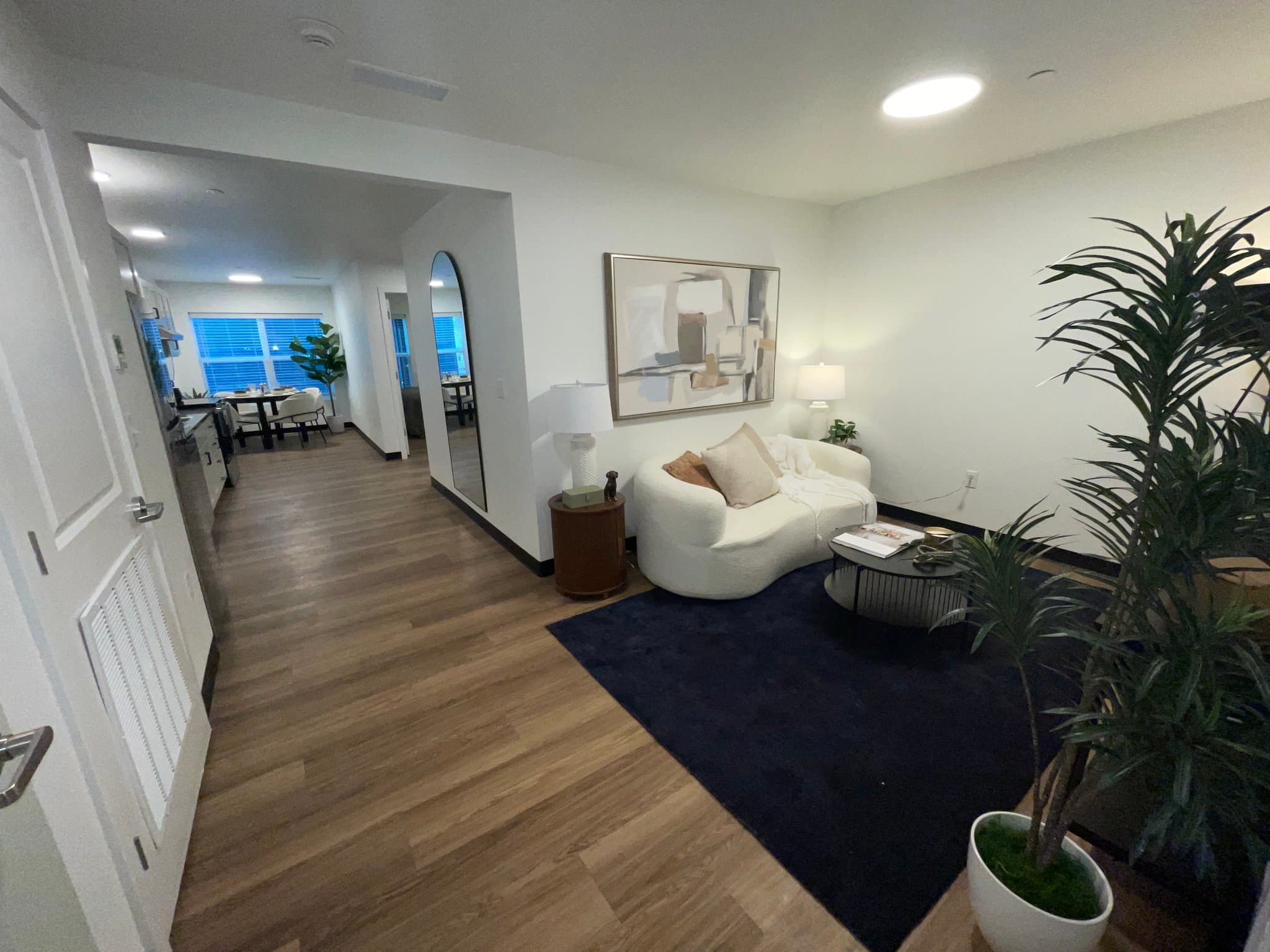 Springfield Apartment: 411 W Commercial