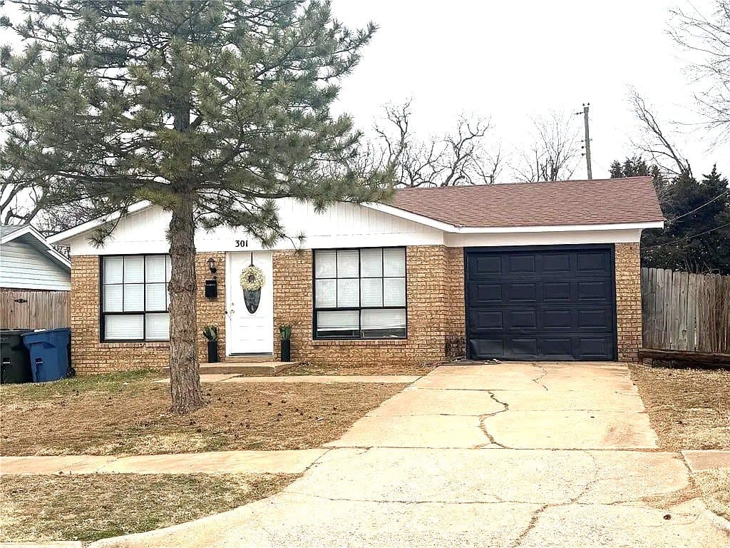Edmond House: 301 Winding Ln