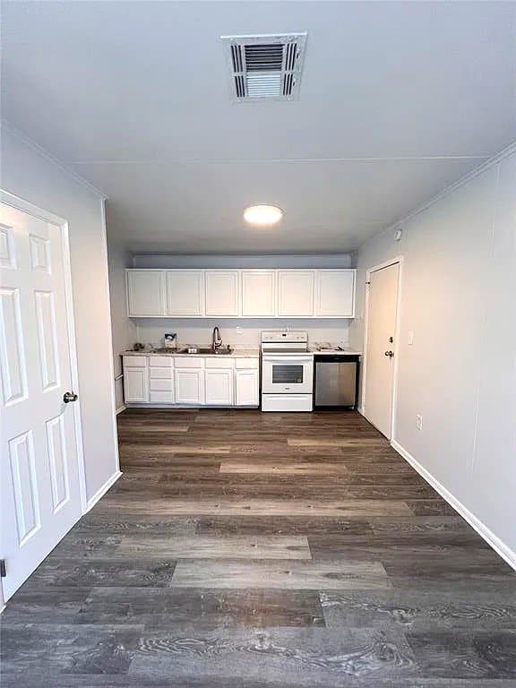 Edmond House: 301 Winding Ln