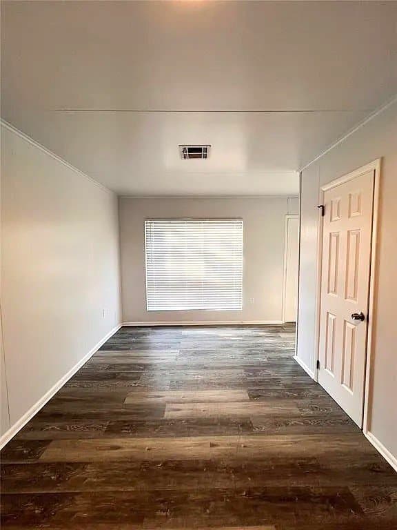 Edmond House: 301 Winding Ln