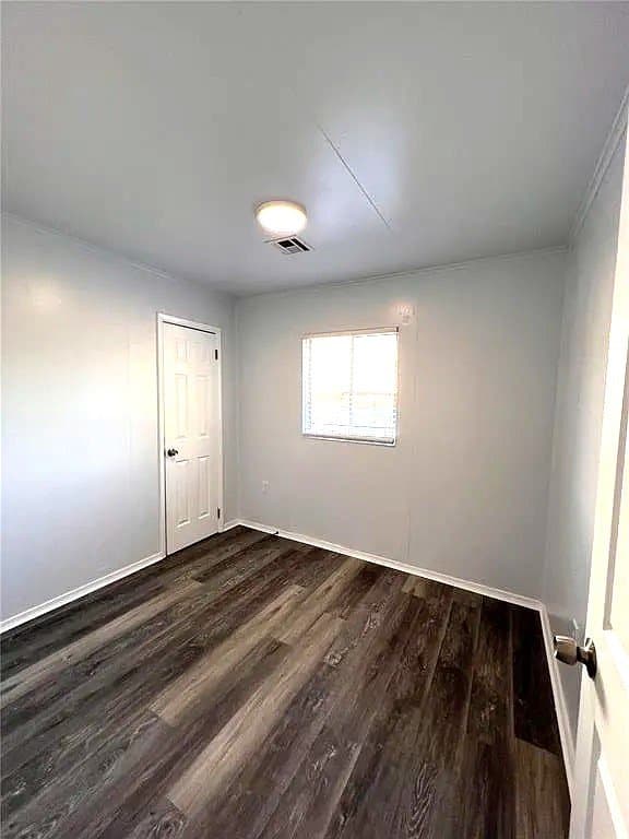 Edmond House: 301 Winding Ln
