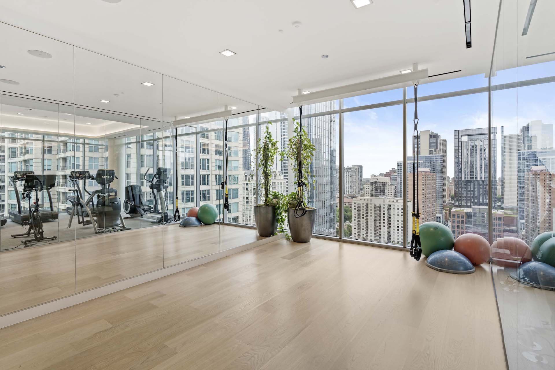 Chicago Condo: 6 E Huron St