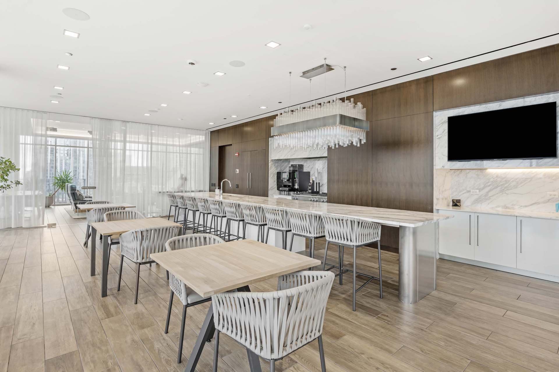 Chicago Condo: 6 E Huron St