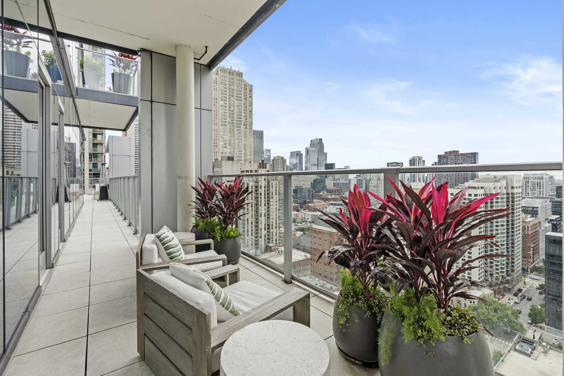 Chicago Condo: 6 E Huron St