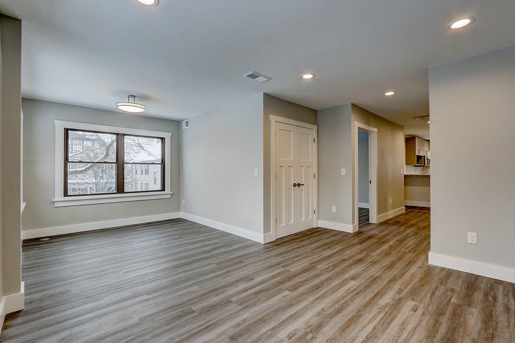 Milwaukee Apartment: 2105 N Booth St