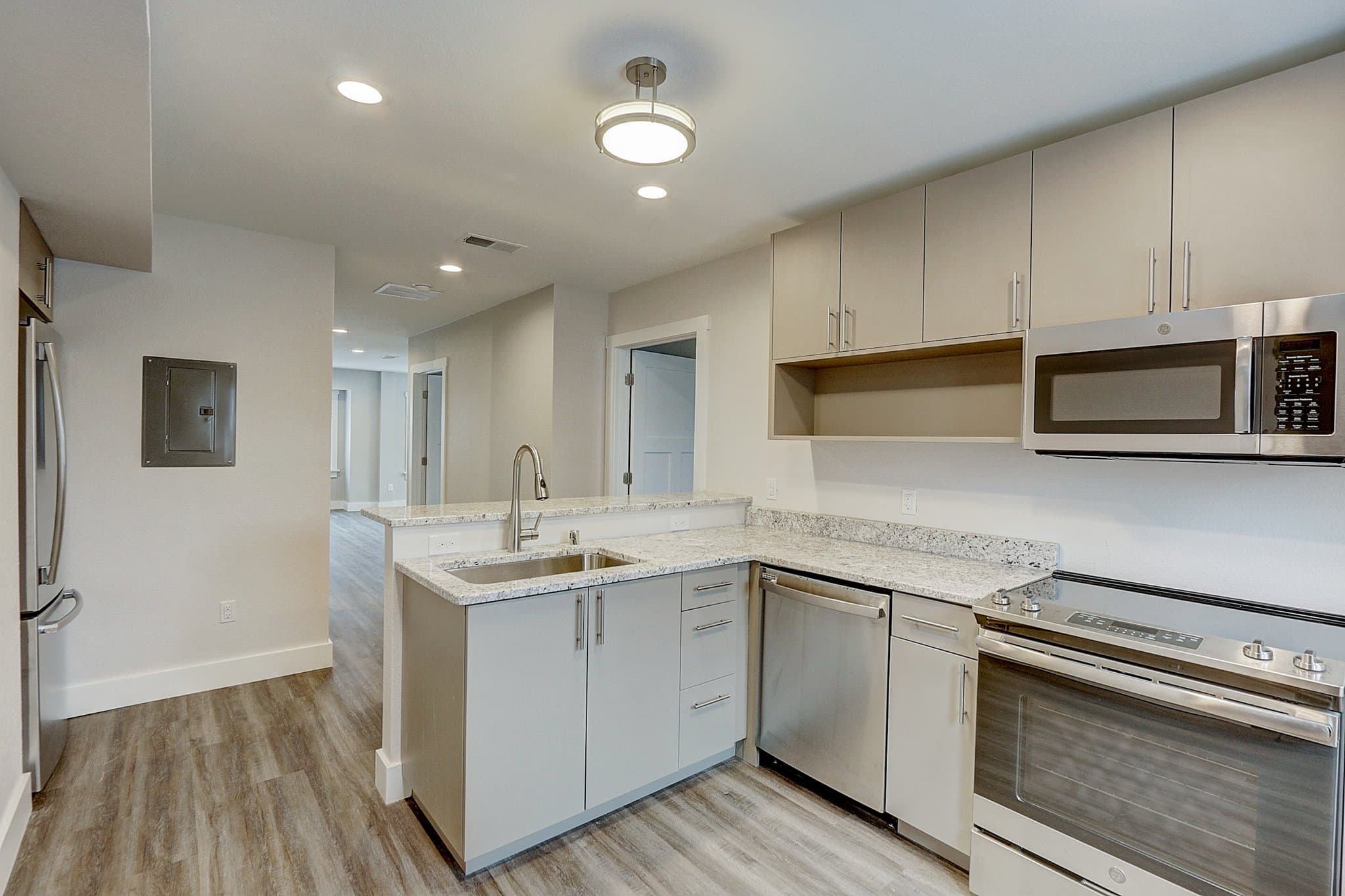 Milwaukee Apartment: 2105 N Booth St