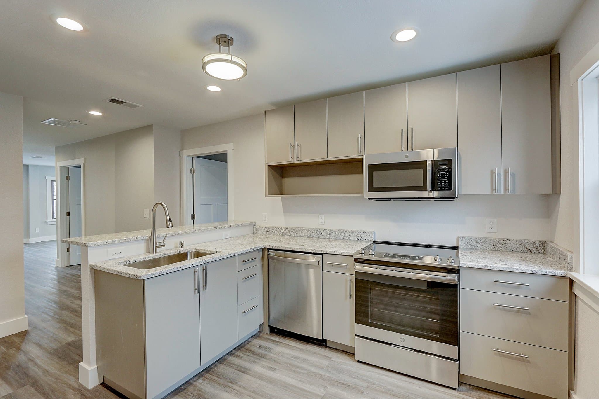 Milwaukee Apartment: 2105 N Booth St