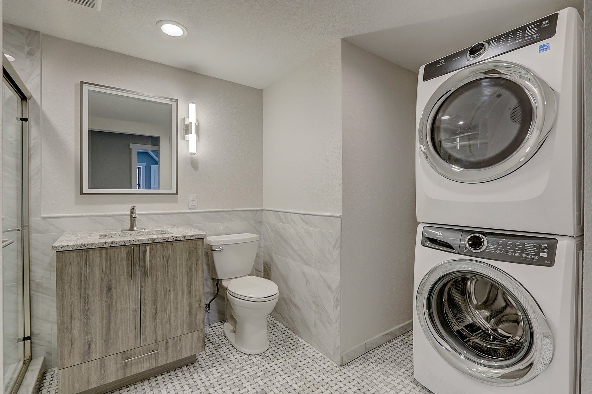 Milwaukee Apartment: 2105 N Booth St