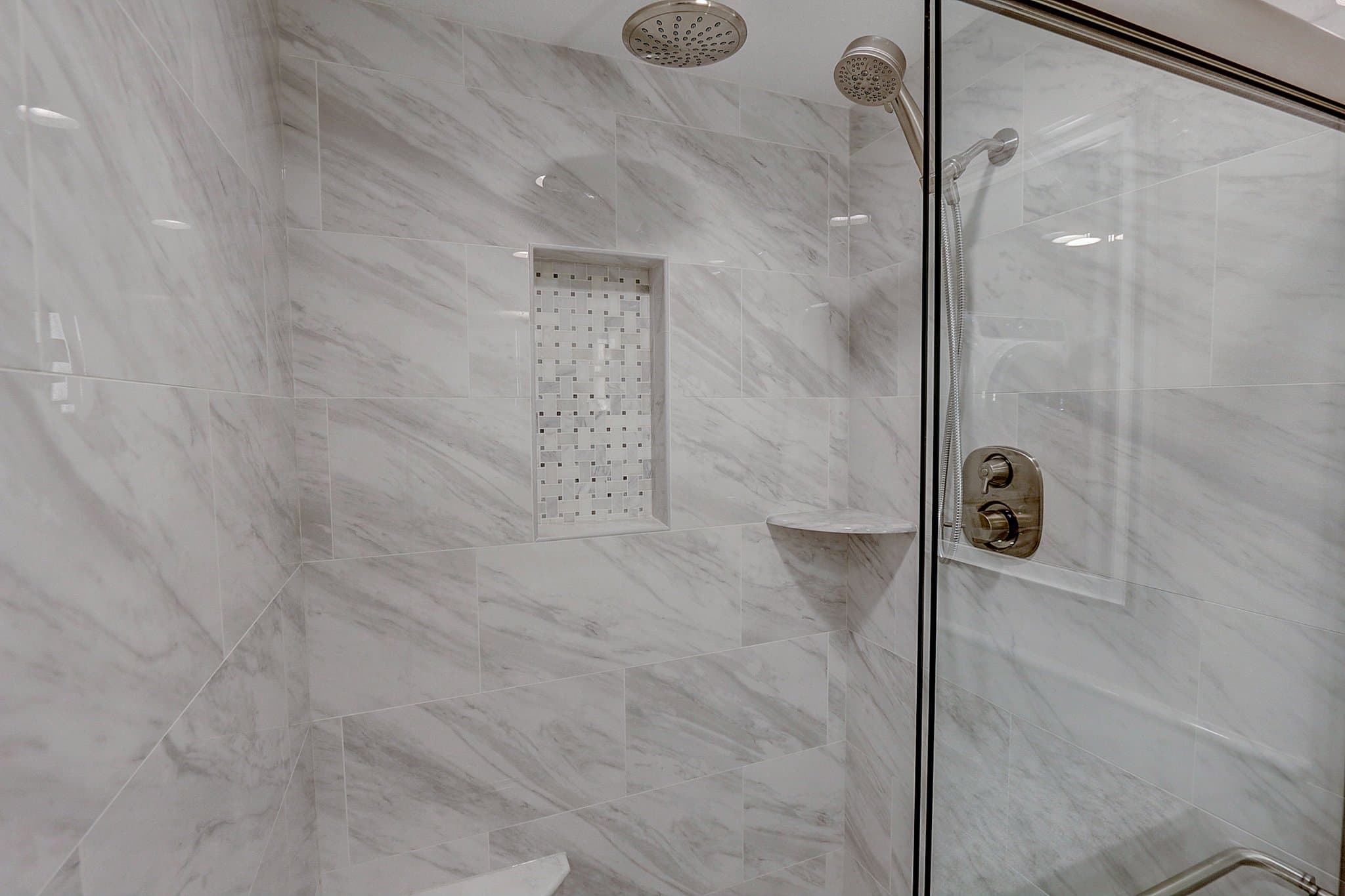 Milwaukee Apartment: 2105 N Booth St