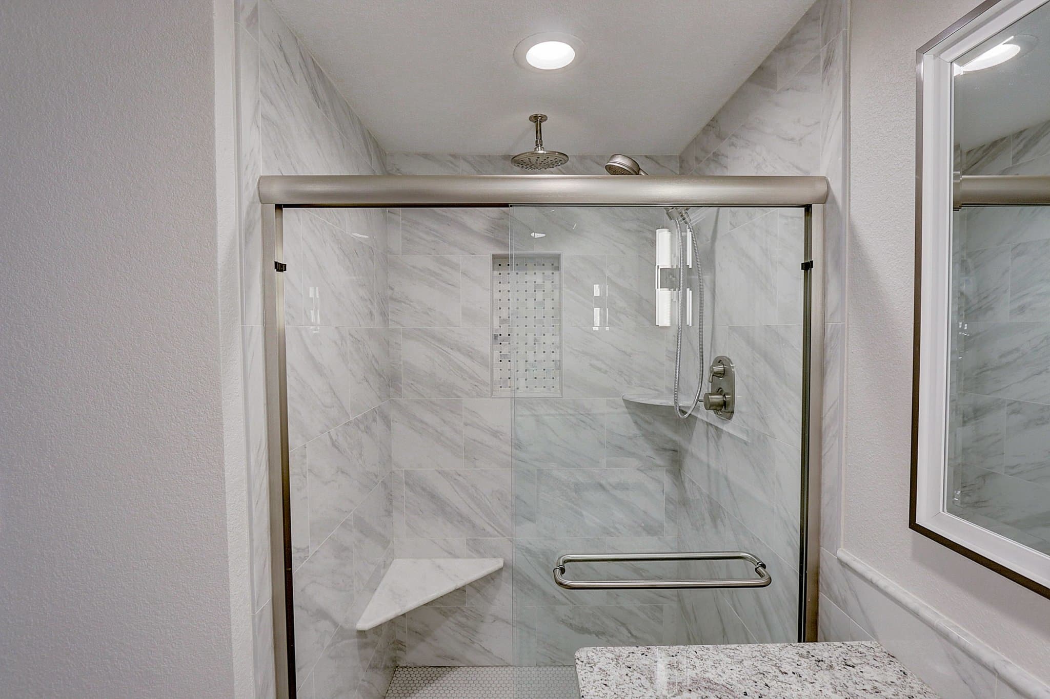 Milwaukee Apartment: 2105 N Booth St