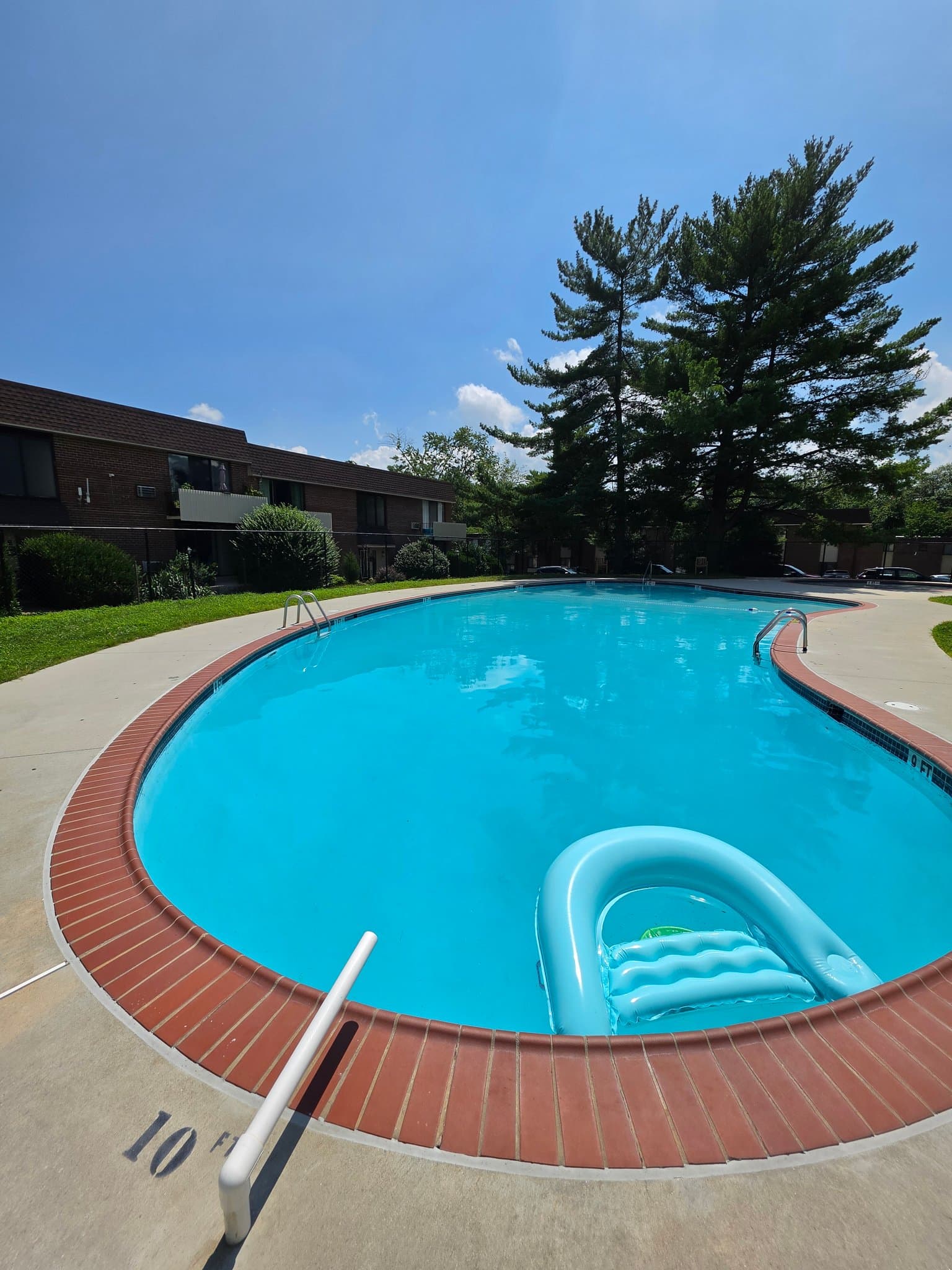 Glenolden Condo: 100 E GLENOLDEN AVE