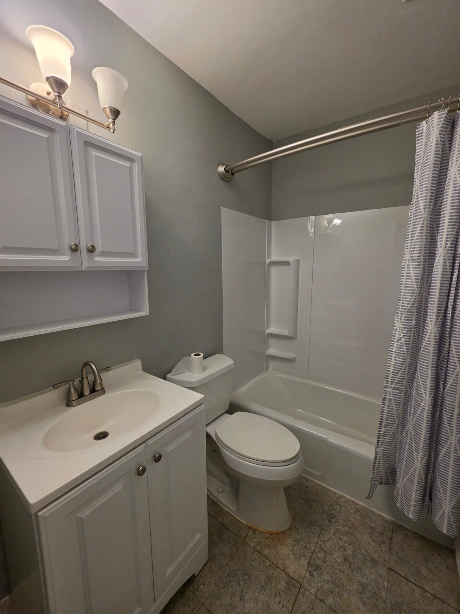 Glenolden Condo: 100 E GLENOLDEN AVE