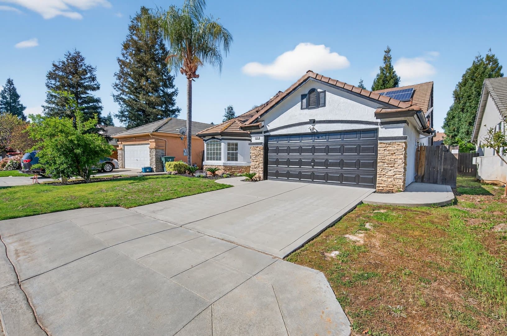 Fresno House: 10291 N Whitney Ave