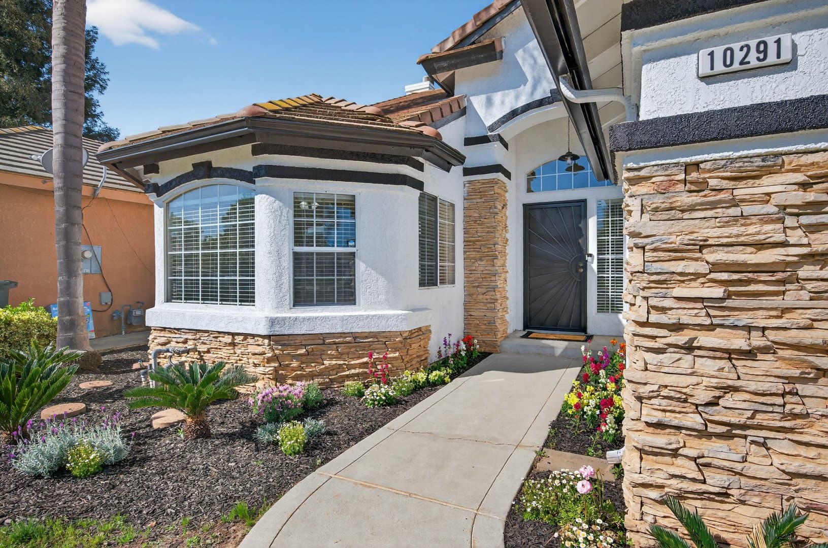 Fresno House: 10291 N Whitney Ave