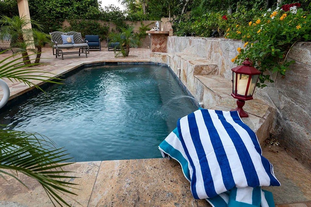 La Quinta House: 60755 Living Stone