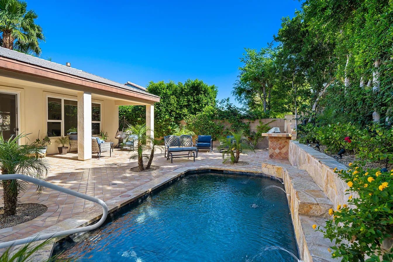 La Quinta House: 60755 Living Stone
