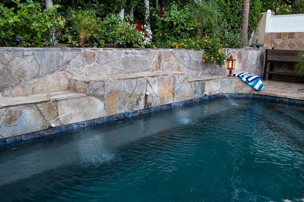 La Quinta House: 60755 Living Stone
