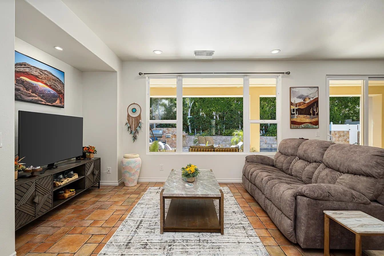 La Quinta House: 60755 Living Stone