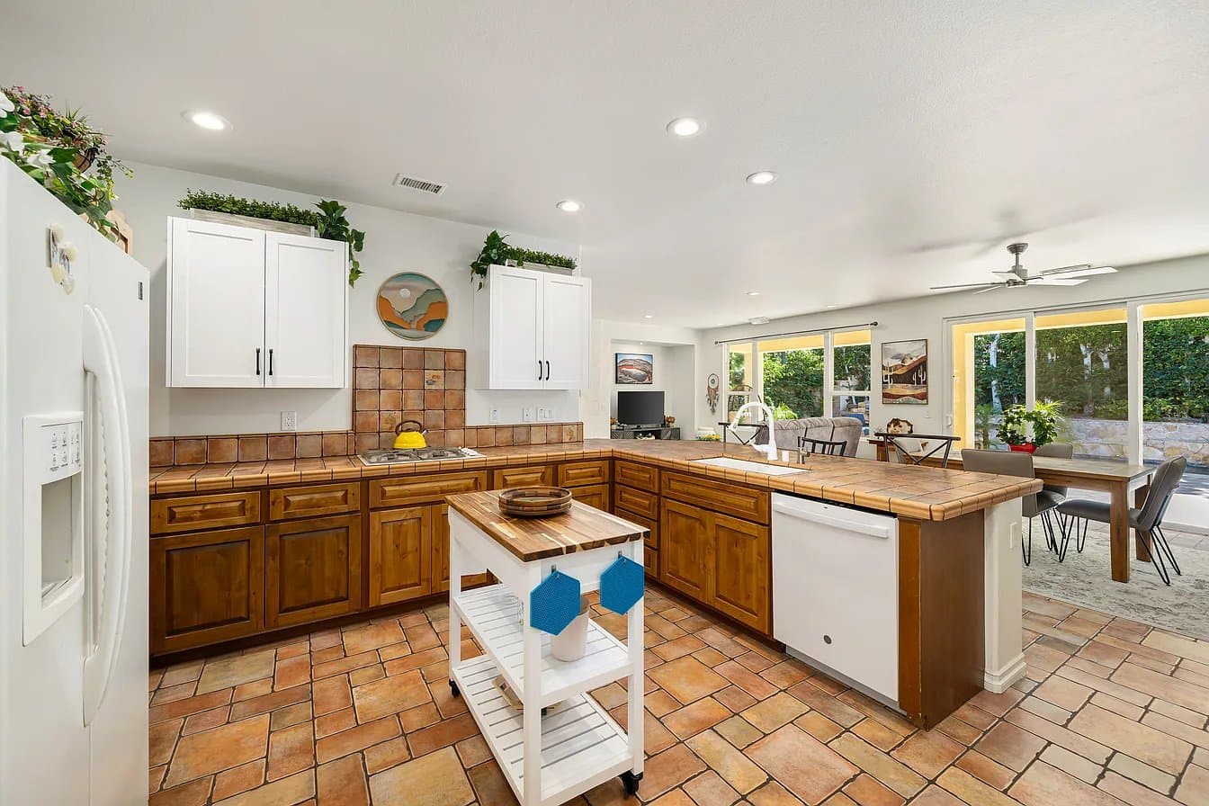 La Quinta House: 60755 Living Stone
