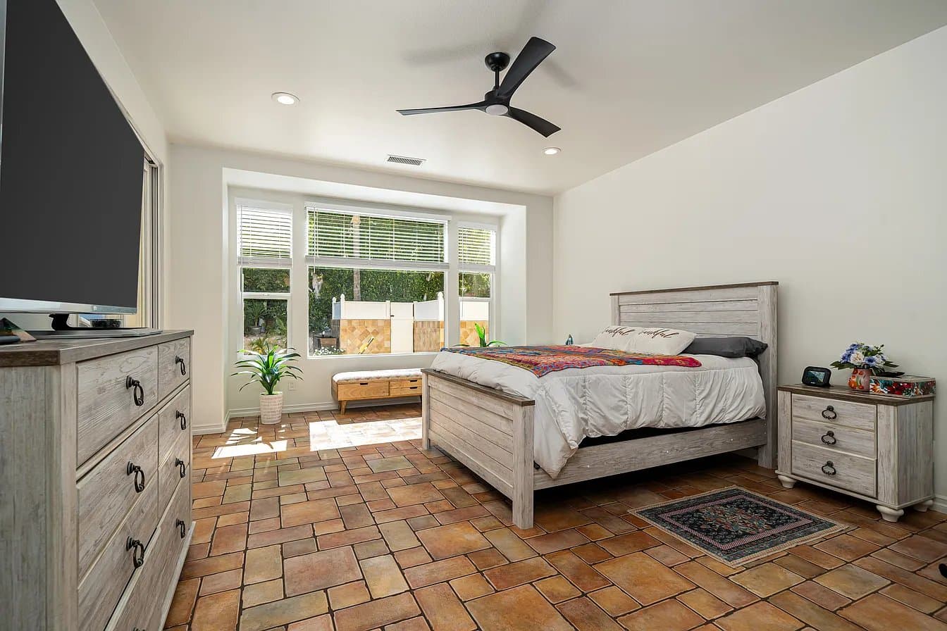La Quinta House: 60755 Living Stone