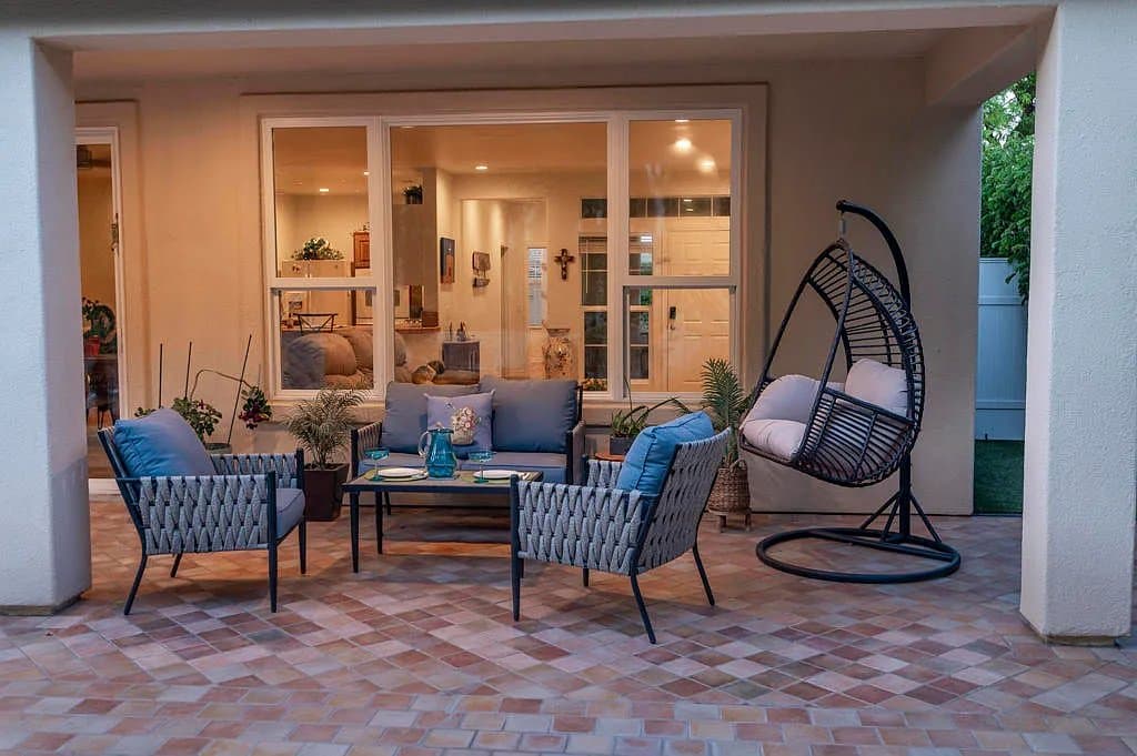 La Quinta House: 60755 Living Stone