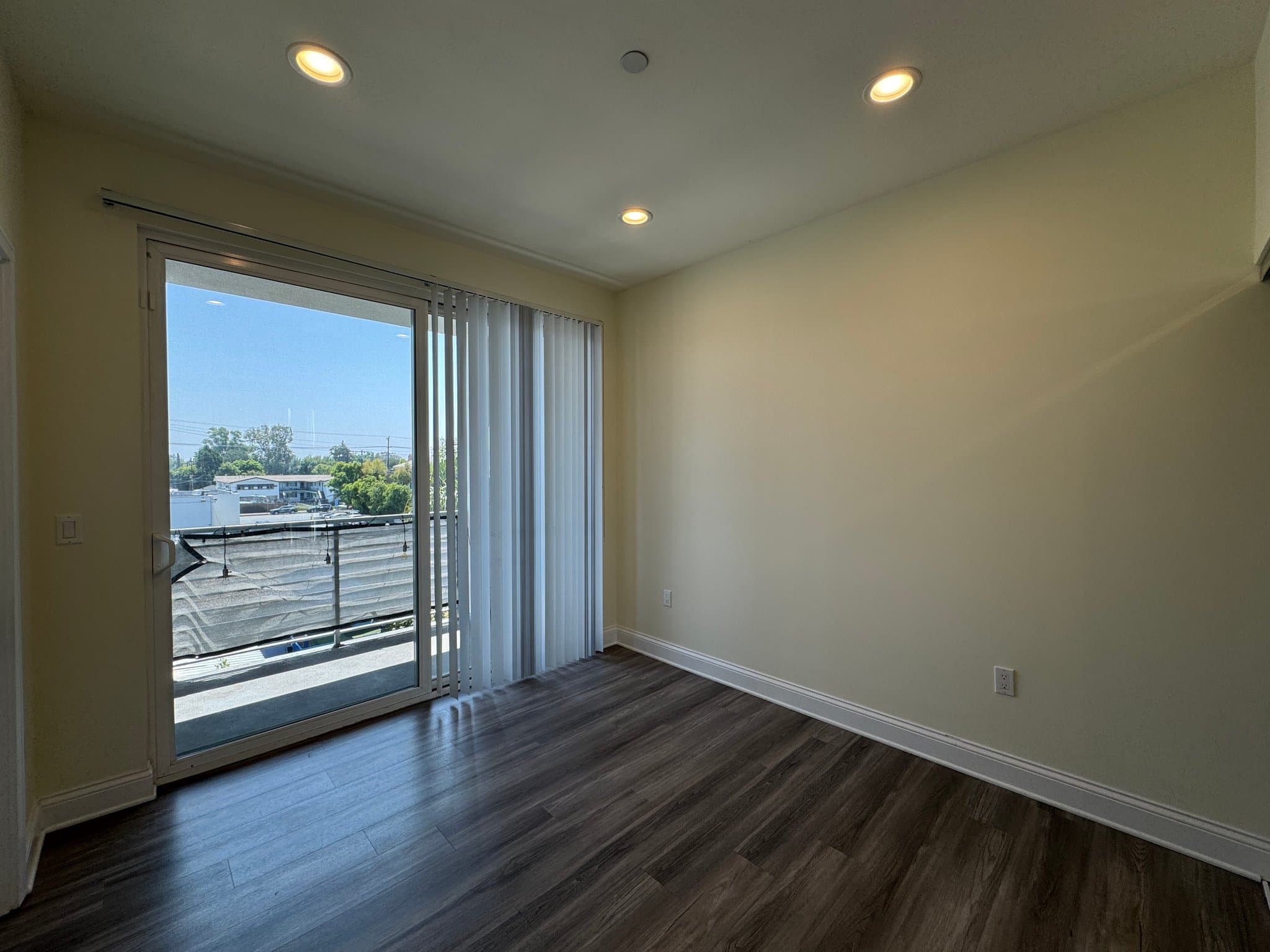 Sherman Oaks Condo: 14934 Burbank Blvd