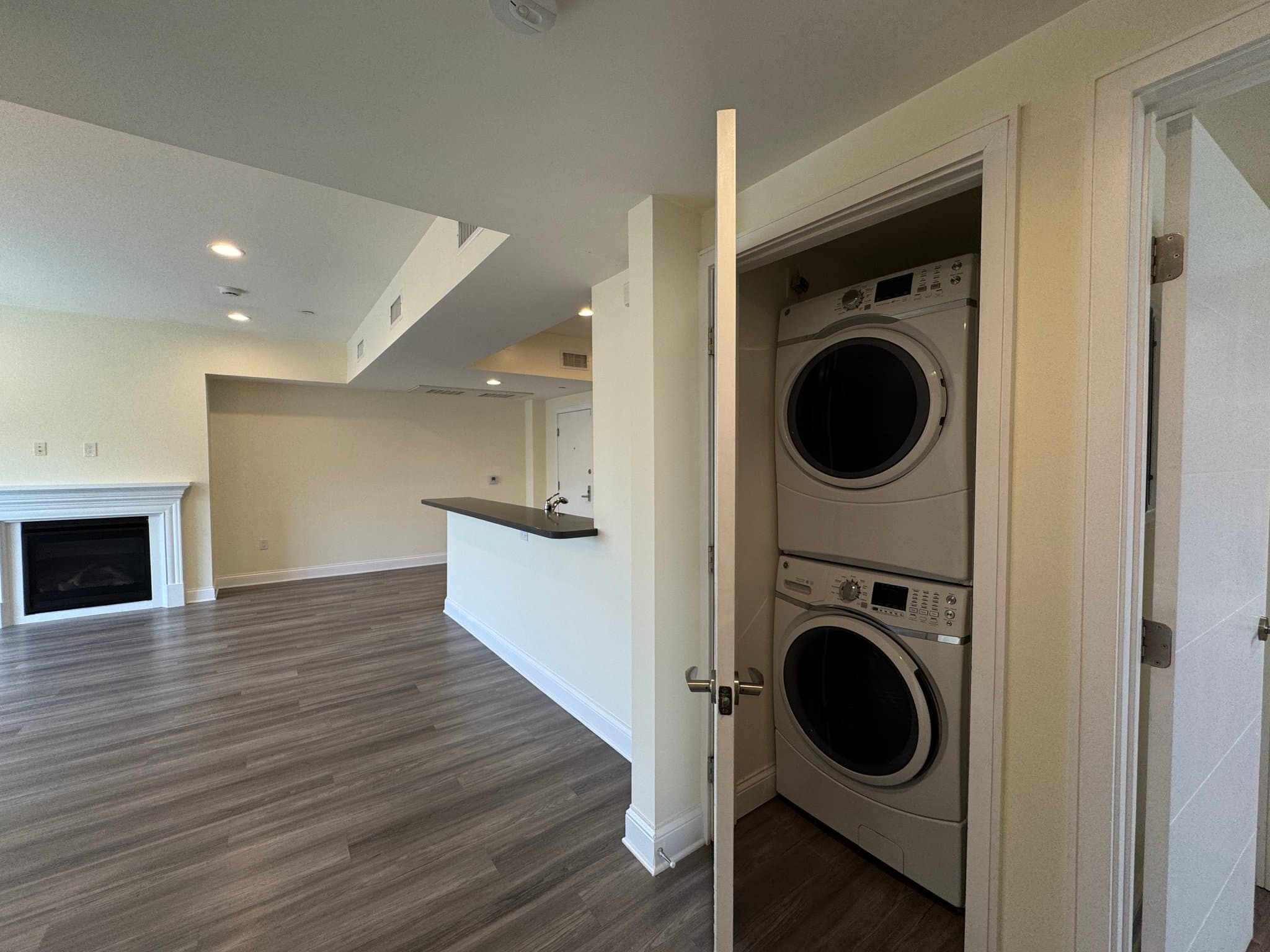 Sherman Oaks Condo: 14934 Burbank Blvd