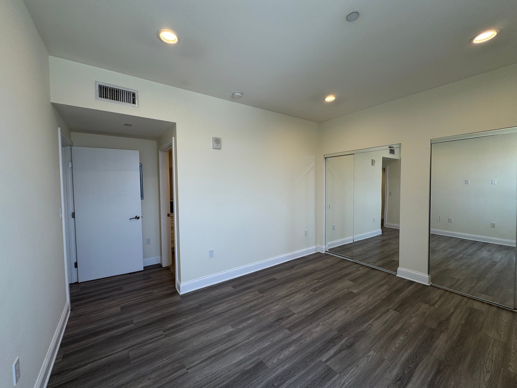 Sherman Oaks Condo: 14934 Burbank Blvd