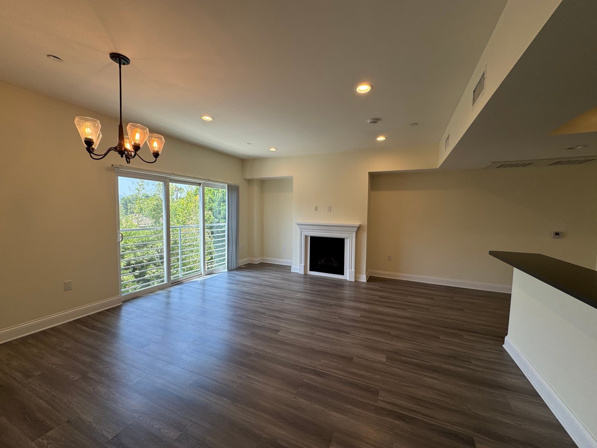 Sherman Oaks Condo: 14934 Burbank Blvd