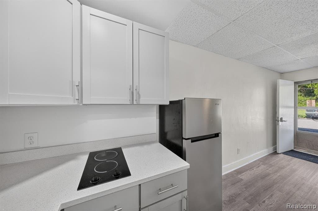 Holly Apartment: 16001 Dixie Highway