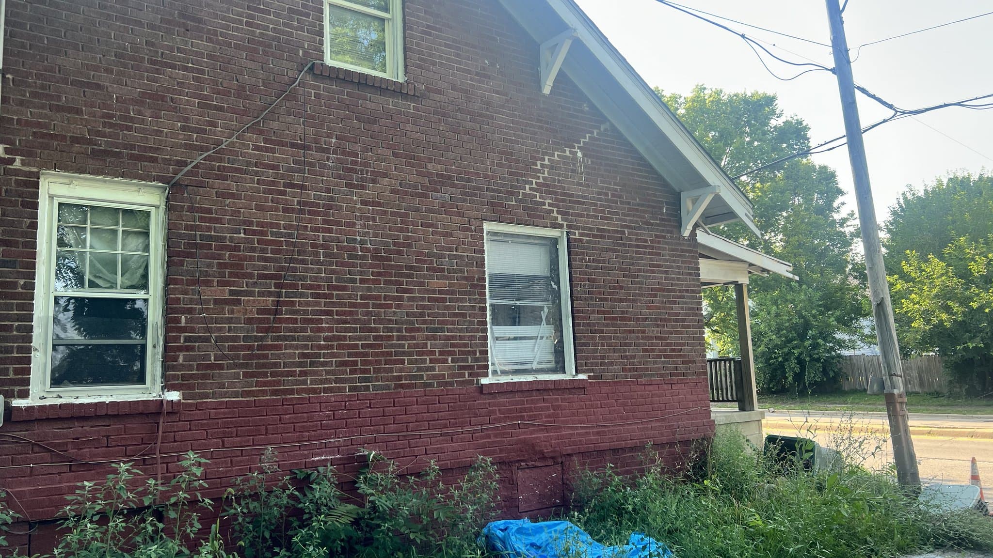 Decatur House: 231 W Grand Ave