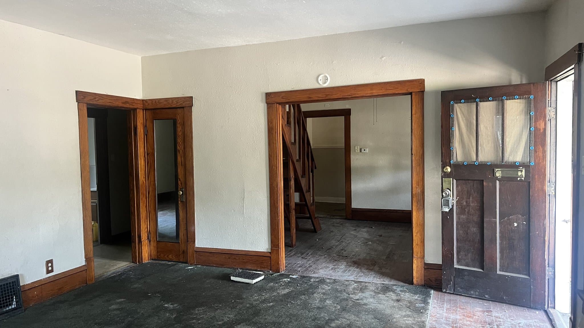 Decatur House: 231 W Grand Ave