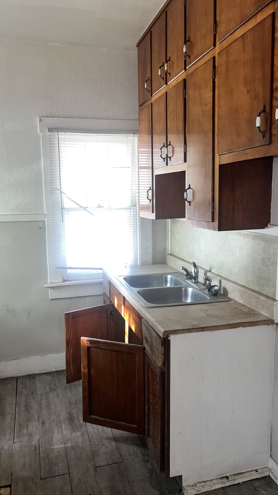 Decatur House: 231 W Grand Ave