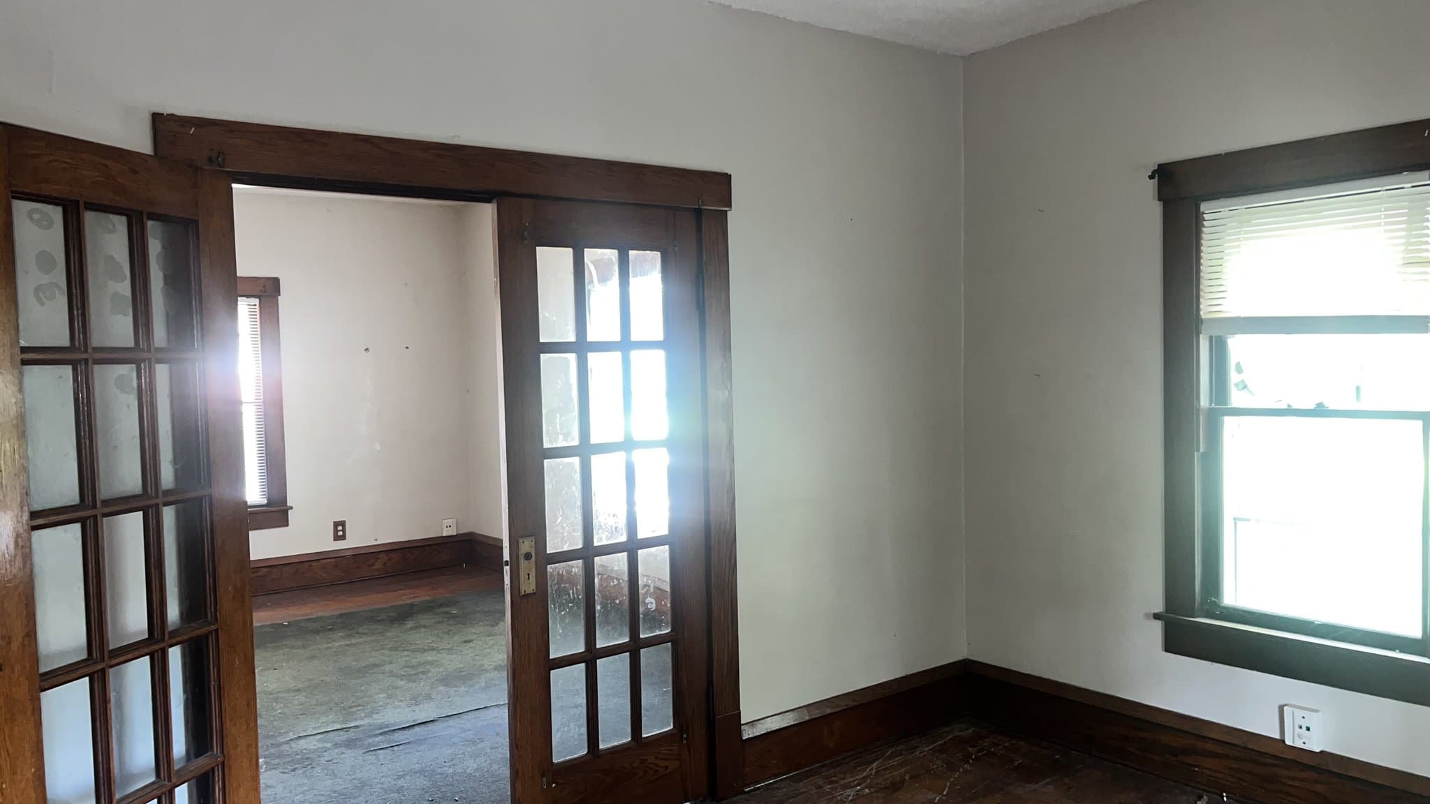 Decatur House: 231 W Grand Ave