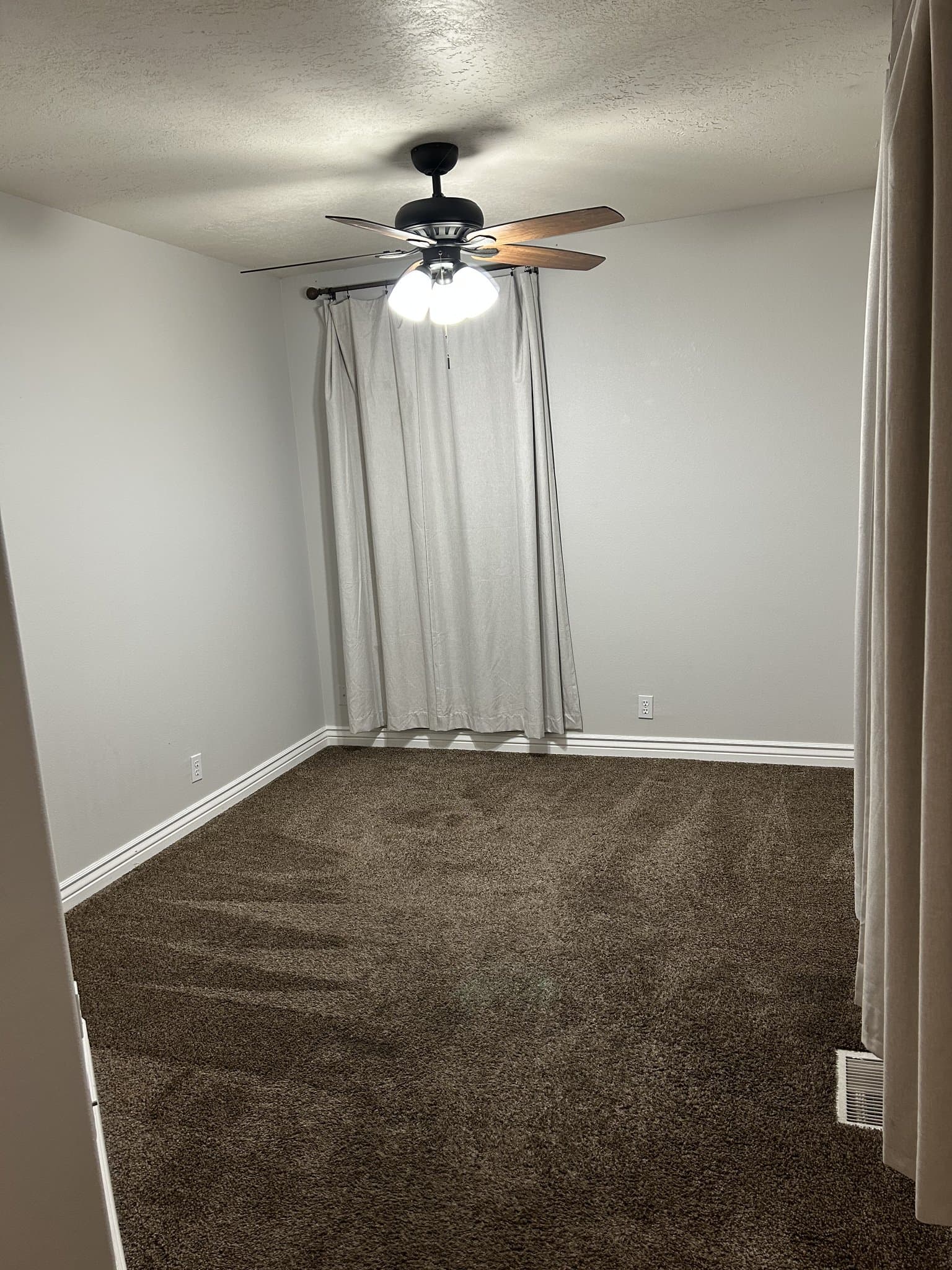 Orem Townhome: 1947 S Columbia Ln
