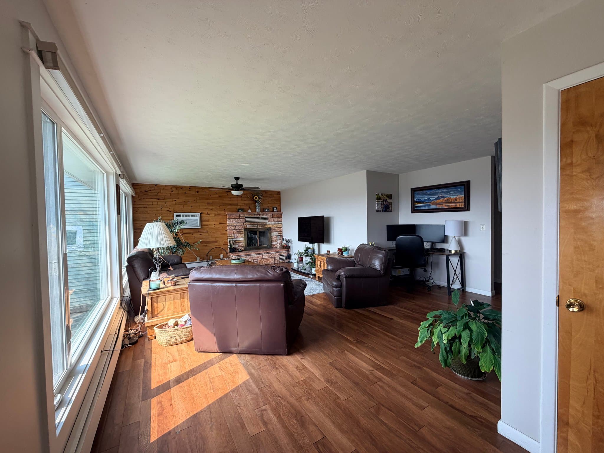 Livingston House: 205 E Chinook