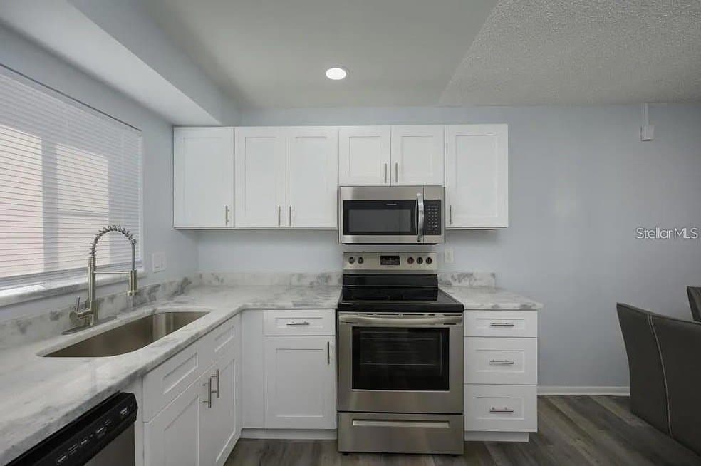 Sarasota Condo: 2625 Pine Lake Ter