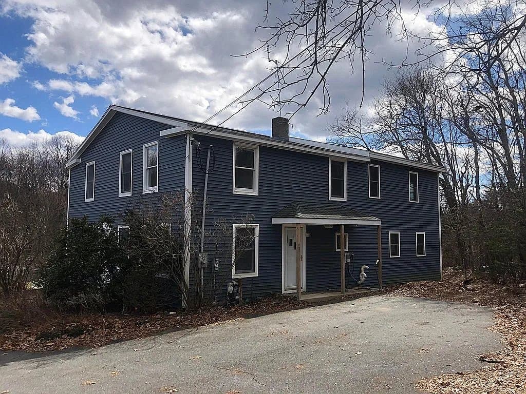 Lancaster House: 73 Carter St