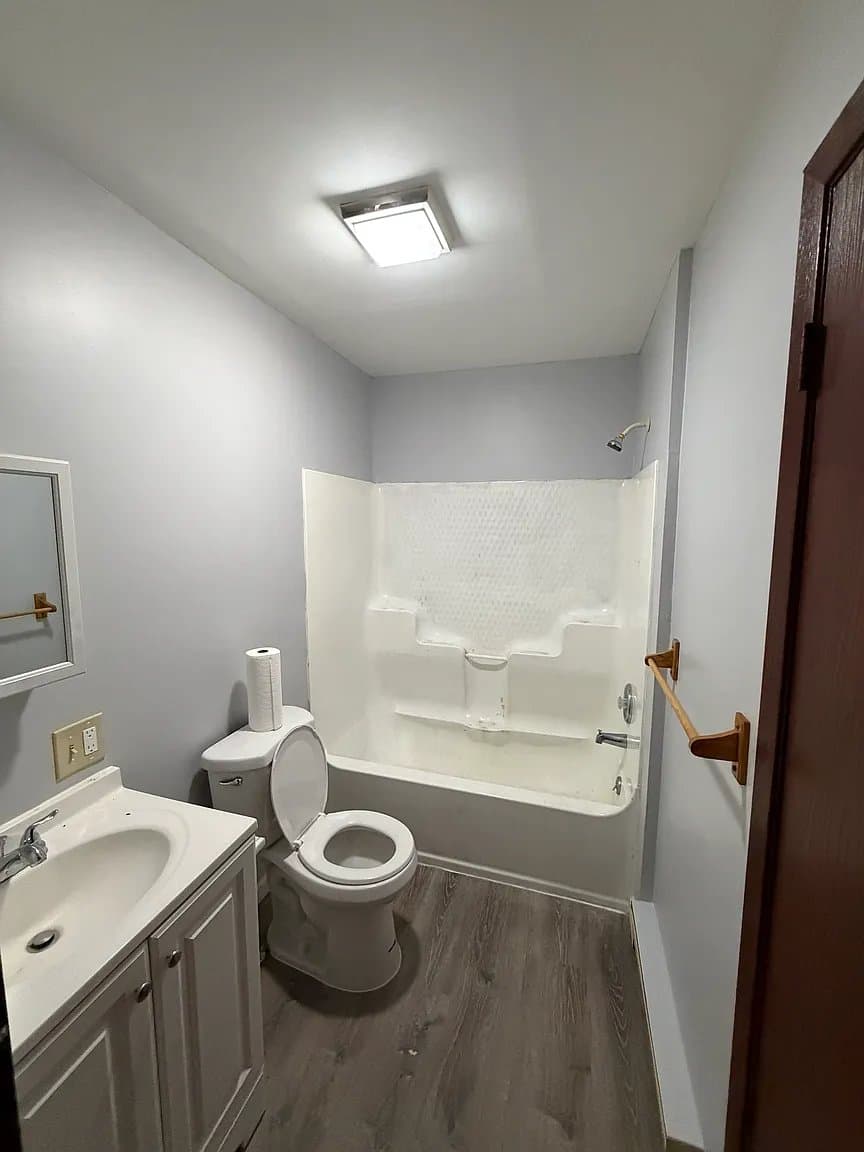 Newark Apartment: 352 S 6th St