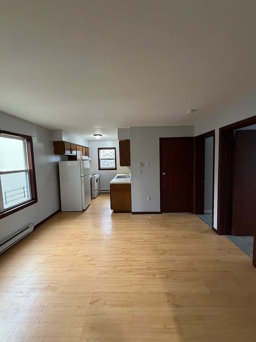 Newark Apartment: 352 S 6th St