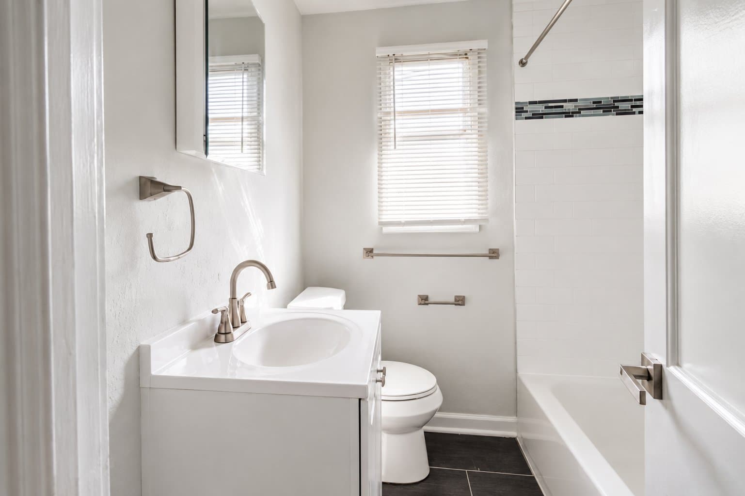 Salem Townhome: 124 Yorke St