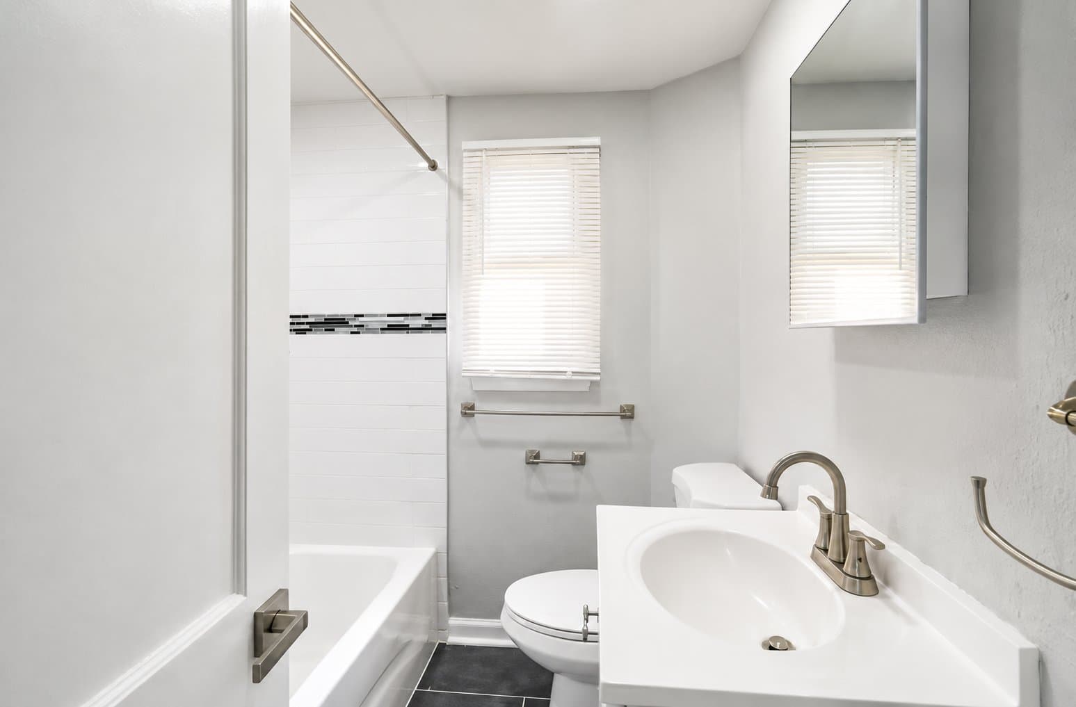 Salem Townhome: 124 Yorke St