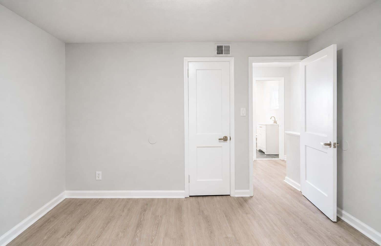 Salem Townhome: 124 Yorke St