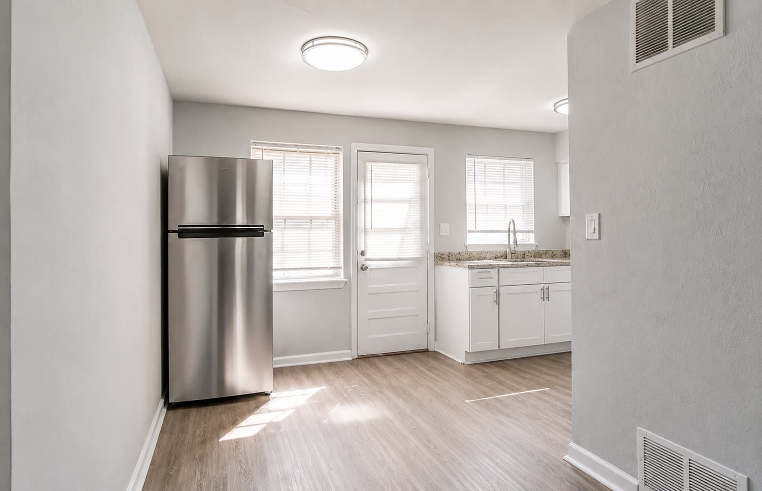 Salem Townhome: 124 Yorke St
