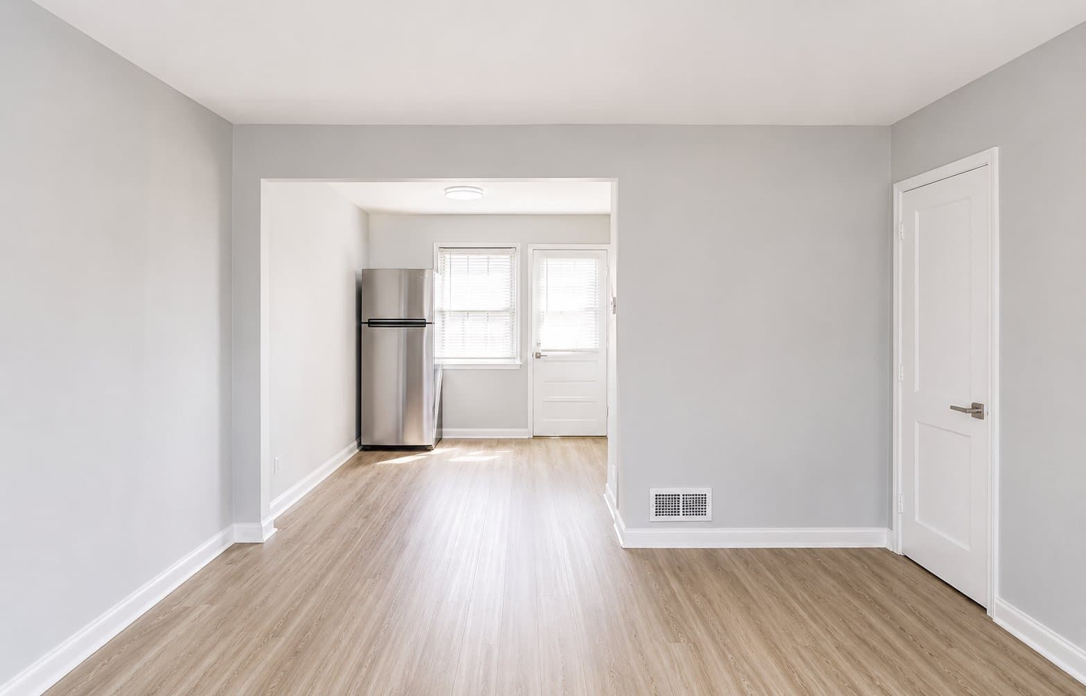 Salem Townhome: 124 Yorke St