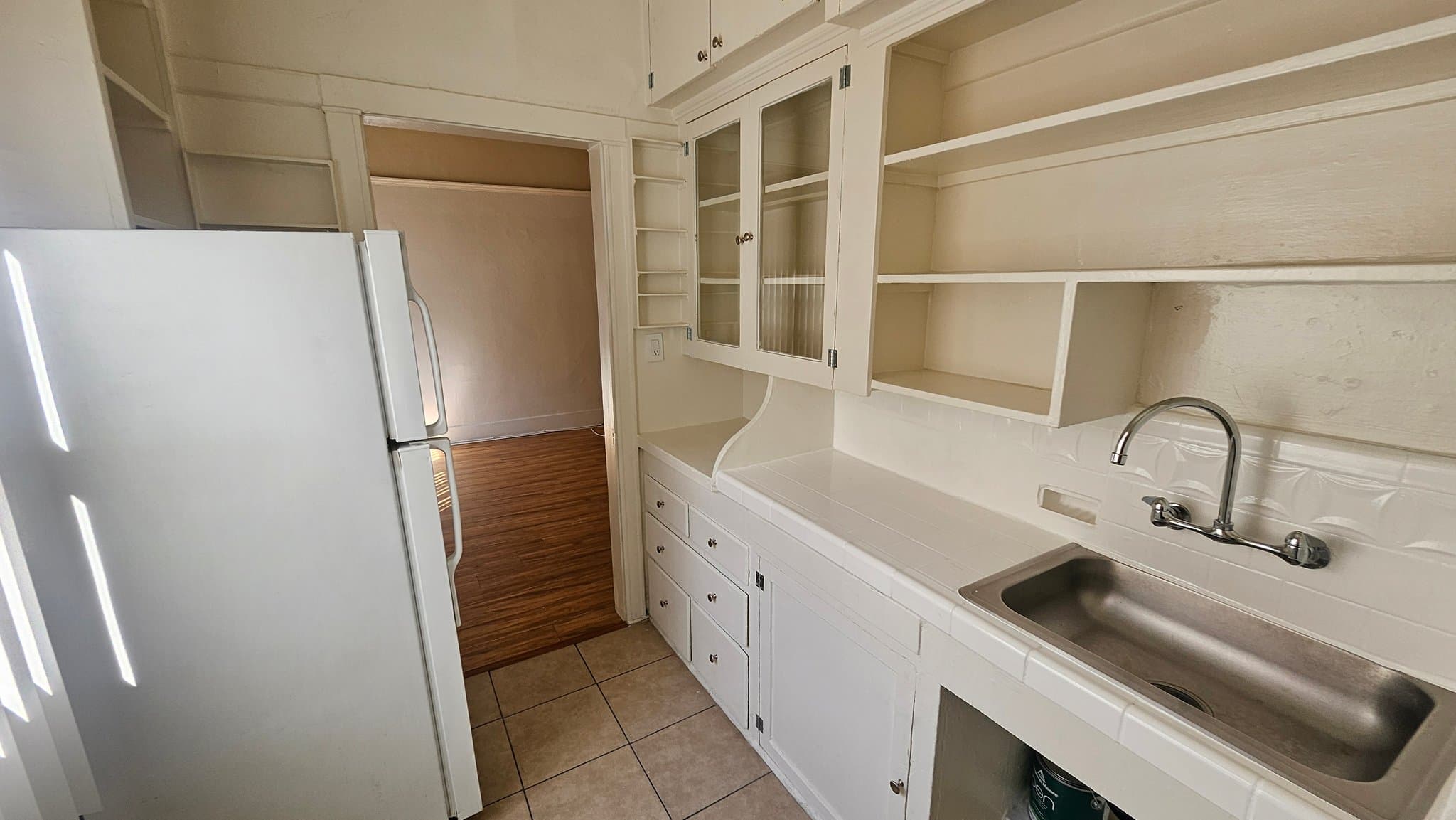 Los Angeles Apartment: 1326 W 11th St