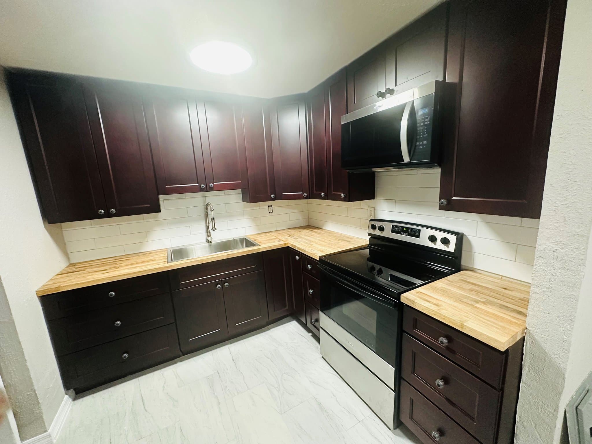 Jacksonville House: 7047 Ken Knight Dr E
