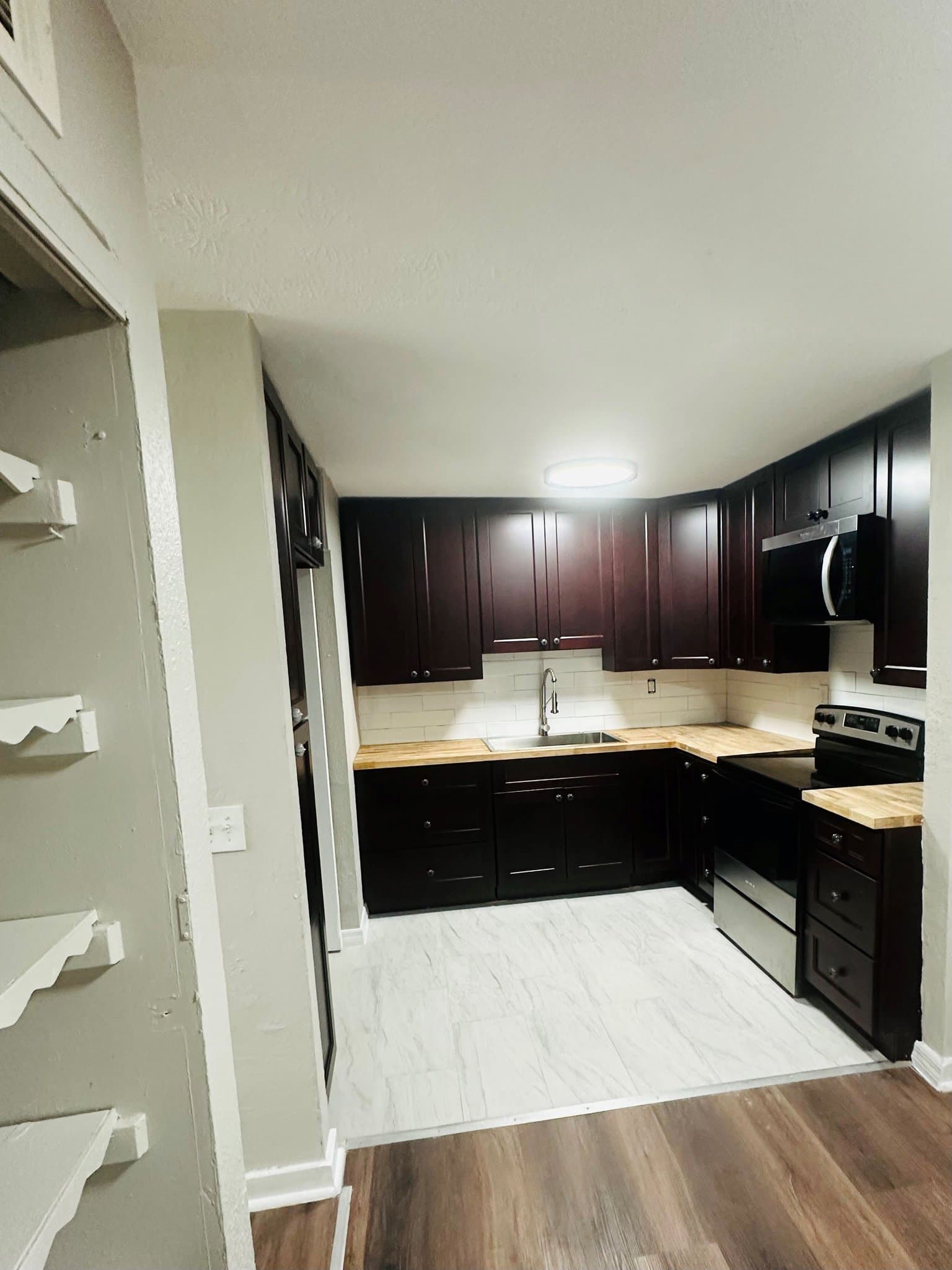 Jacksonville House: 7047 Ken Knight Dr E